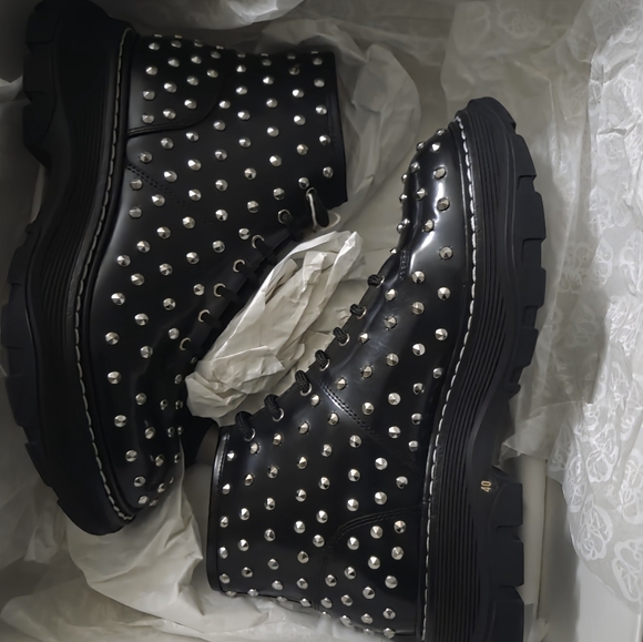 ALEXANDER MCQUEEN Studded leather combat boots NEW sz 40 - Picture 5 of 5